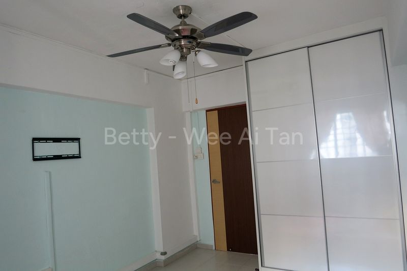 Common Room (HDB) for Rent in  263 Tampines Street 21 - Image 4